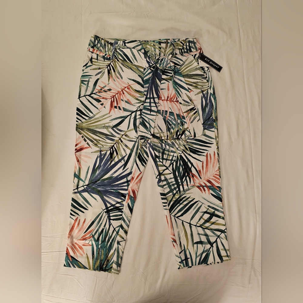 NWT Fit Sight Tropical print Capri Pants